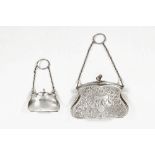 A silver ladies purse Birmingham 1917, maker G Norman. Weight +/- 112 grams.