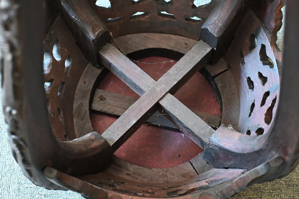 A late 19th century Chinese rouge marble topped hardwood jardiniere stand, with circular top. - Image 6 of 6