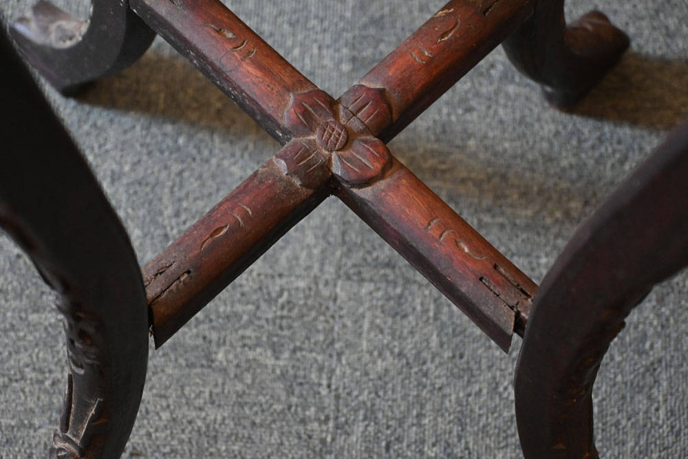 A late 19th century Chinese rouge marble topped hardwood jardiniere stand, with circular top. - Image 5 of 6