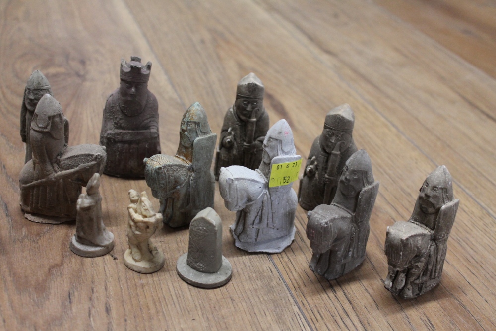 Large quantity of mixed chess pieces - Image 3 of 4