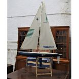 North Wind 36 pond yacht with stand, 88 cm long,