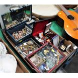 Costume jewellery and jewellery boxes