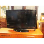 Bush 37 ins flatscreen television set with remote control