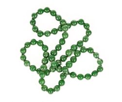 A Chinese jade necklace, hand knotted. Length +/- 82 cm.