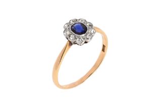 An 18 ct gold diamond and sapphire ring. Size O 1/2. Overall weight 1.8 grams.
