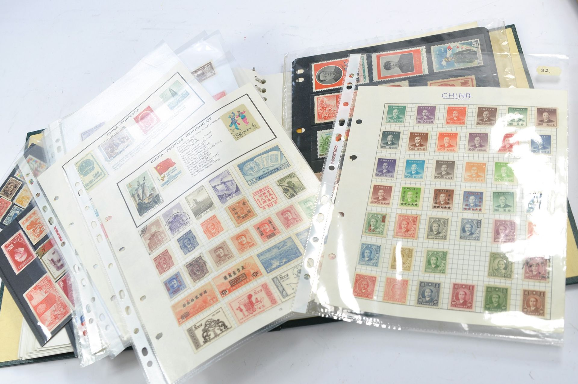 Stamps interest comprising large album of Chinese Stamps from 1930 to 1960's. Some unused. - Image 33 of 34