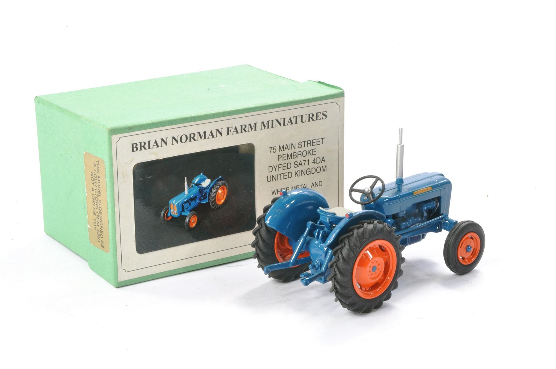 Brian Norman 1/32 Hand Built farm issue comprising no. FM06 Fordson Dexta 3 Cylinder Tractor. - Image 2 of 2