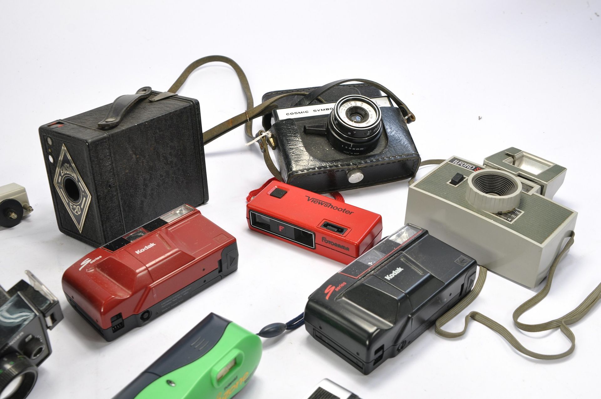 Vintage group of Cameras and equipment comprising of: Ilford Sprite 35, Ensign E20, Cosmic Symbol - Image 5 of 5