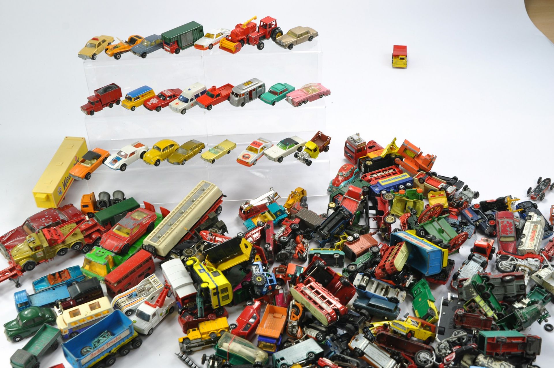 A further large group of loose mostly playworn diecast including Matchbox Superfast, Corgi and other - Image 5 of 5