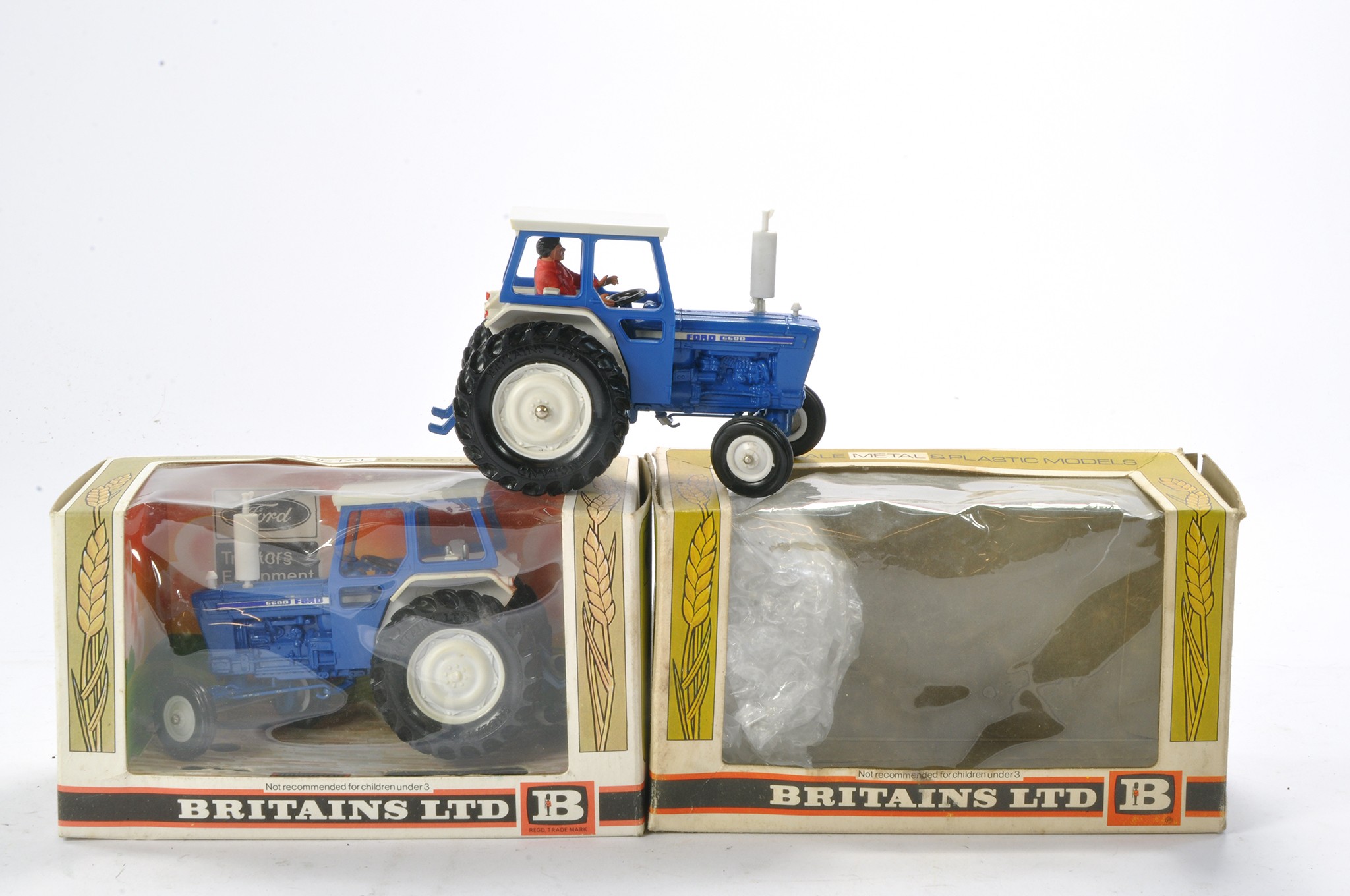 Britains Farm 1/32 issues comprising No. 9524 Ford 6600 Tractor x 2. Toys look to be excellent in