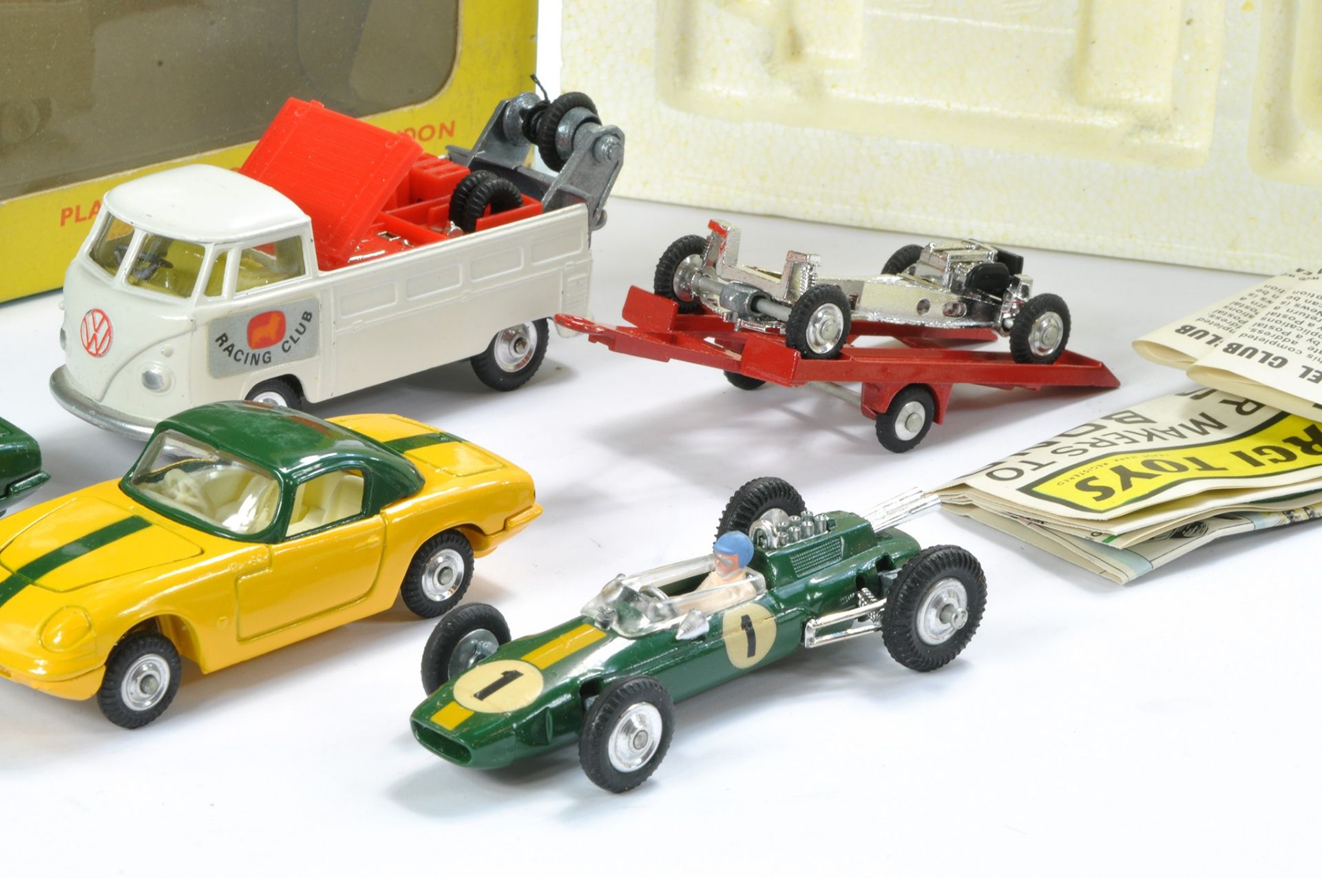 Corgi No. GS37 Lotus Racing Team Set. Complete with Lotus Elan Soft and Hardtops plus Lotus Climax - Image 3 of 3