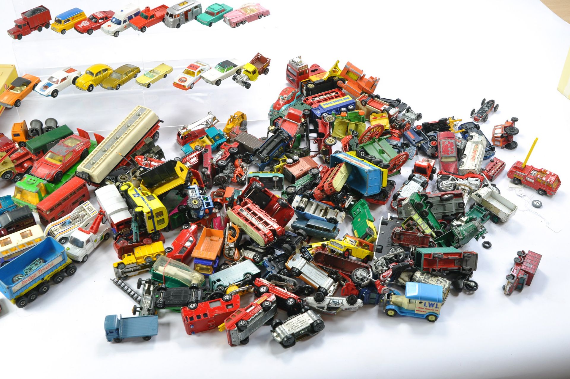 A further large group of loose mostly playworn diecast including Matchbox Superfast, Corgi and other - Image 3 of 5