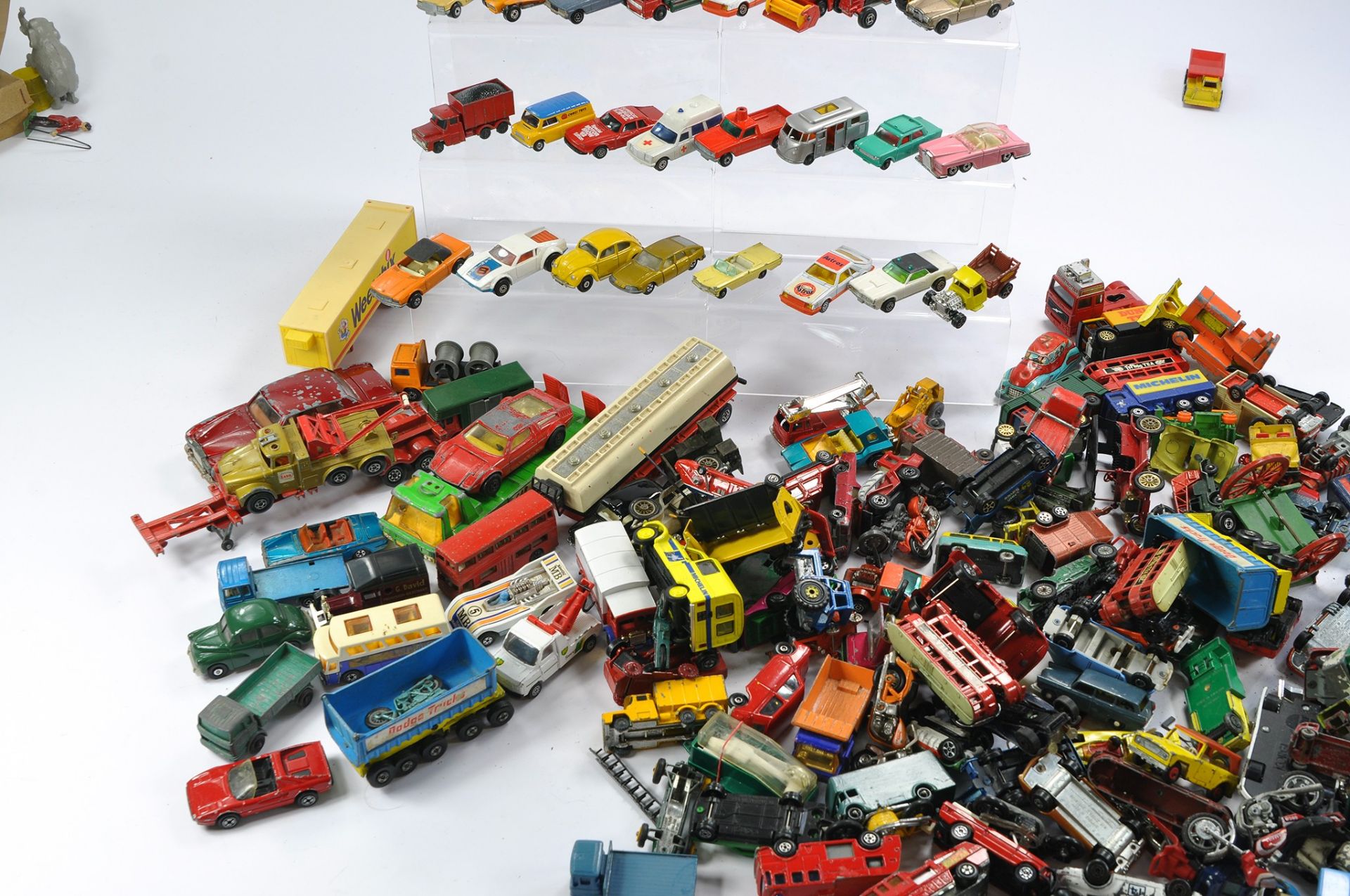 A further large group of loose mostly playworn diecast including Matchbox Superfast, Corgi and other - Image 4 of 5