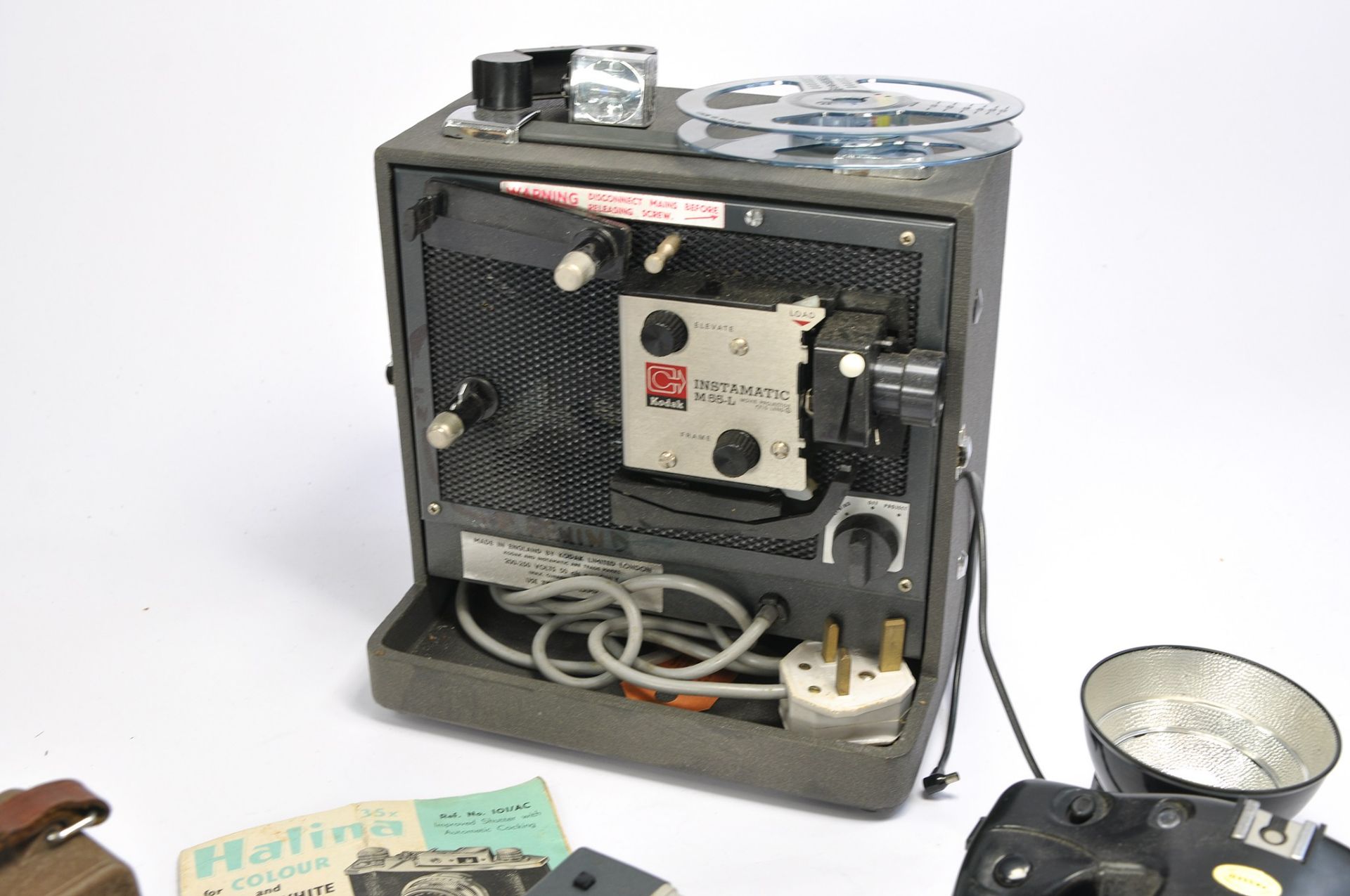 A Collection of Vintage Cameras and Film Equipment comprising of: Agfamatic 50, Kodak Instamatic - Image 6 of 6