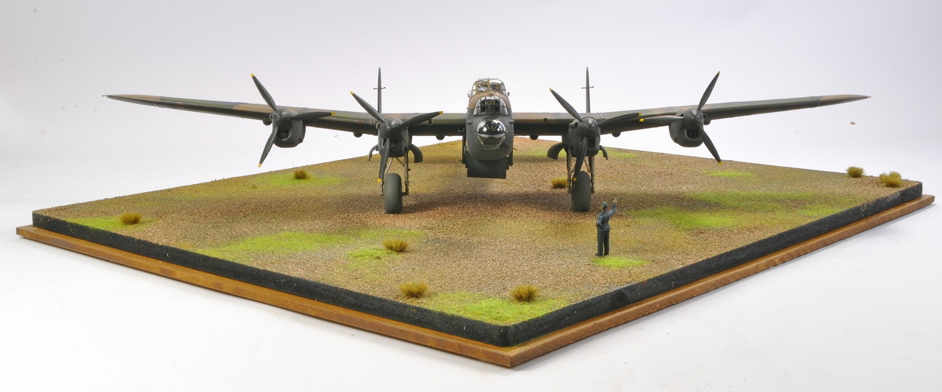 An impressive special commission large Kit Built Avro Lancaster Bomber Aircraft, ED933 from 617 - Image 2 of 2