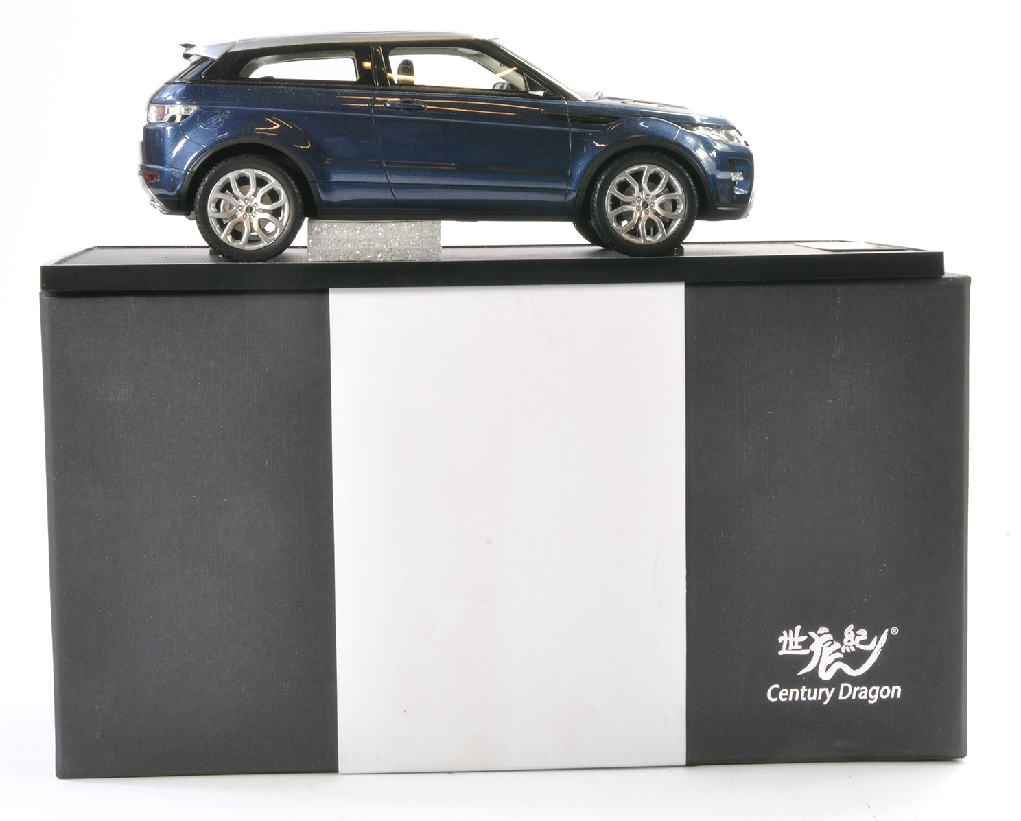 A duo of 1/18 Resin Land Rover Evoque Models from Century Dragon. One opened (with mirror