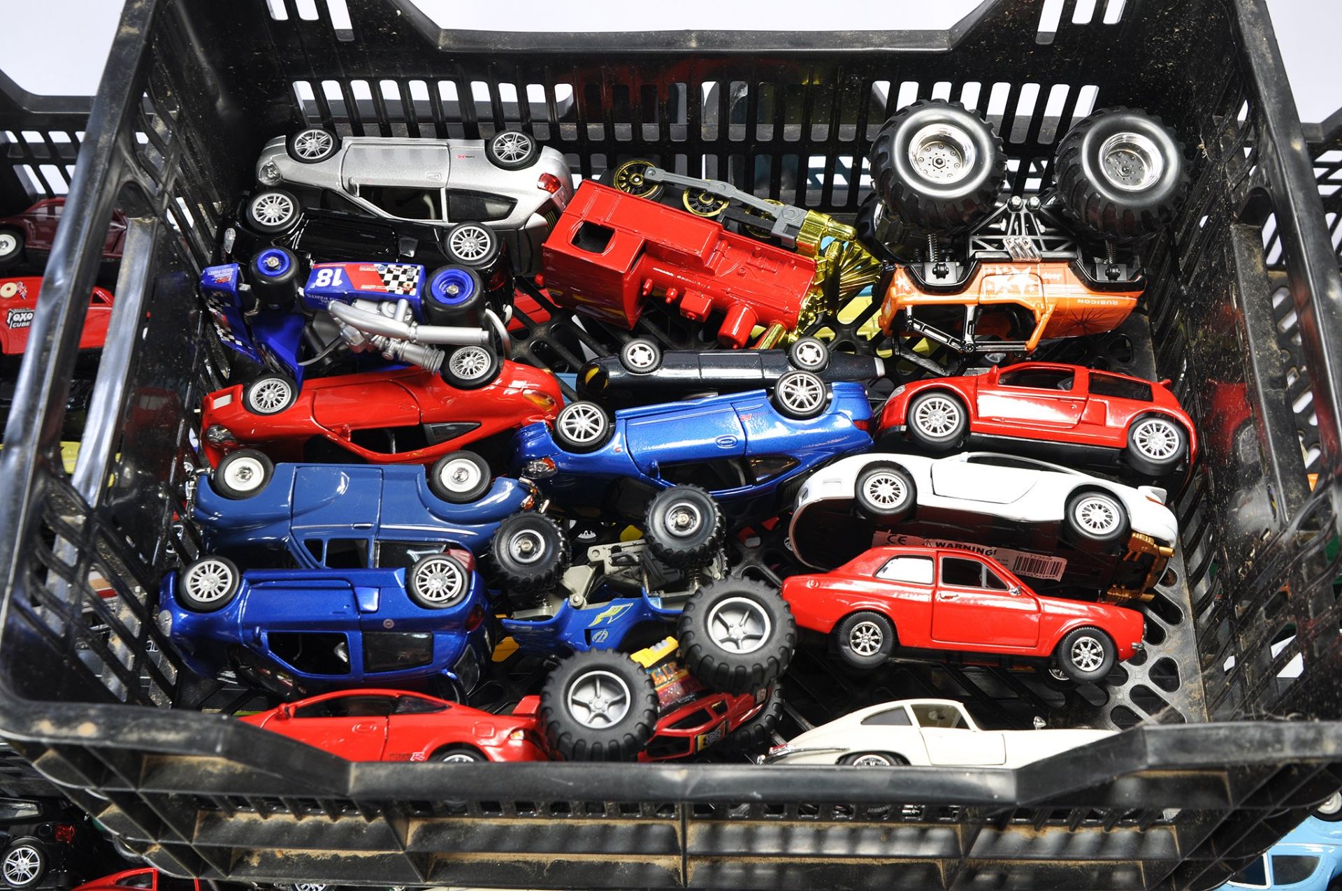 An interesting diecast car collection (plus motorbikes) comprising a large number of budget issue - Image 2 of 6