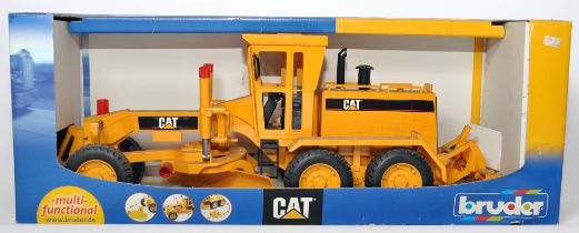 Bruder 1/16 plastic CAT Grader. Looks unused however some display wear (Dusty).