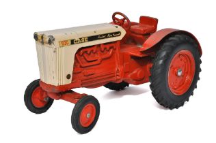 Ertl 1/16 farm model issue comprising No. 204 Vintage Case 930 Comfort King Tractor finished in