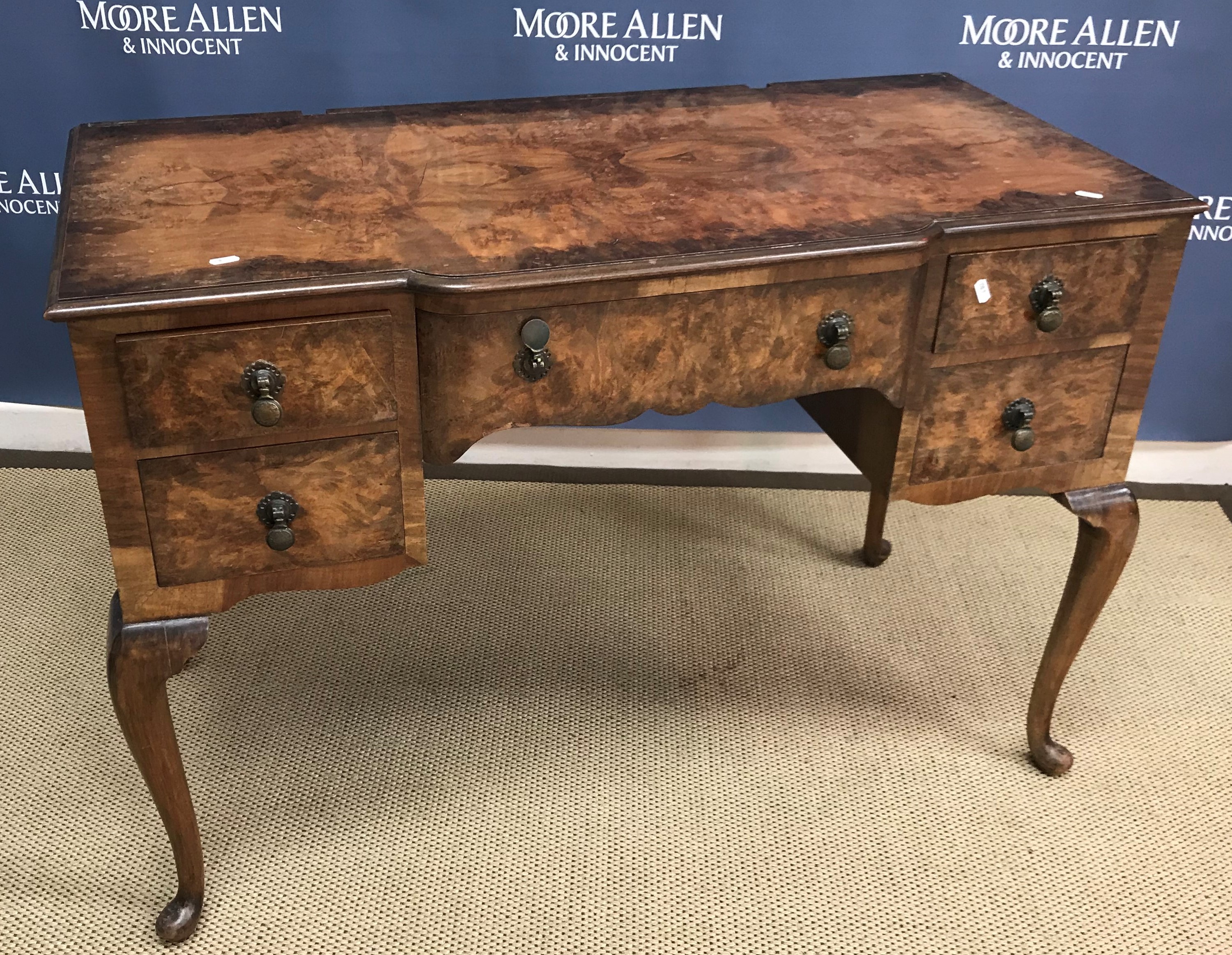 An Edwardian mahogany and inlaid Davenport desk 55 cm wide x 54 cm deep x 97 cm high together with - Image 2 of 4