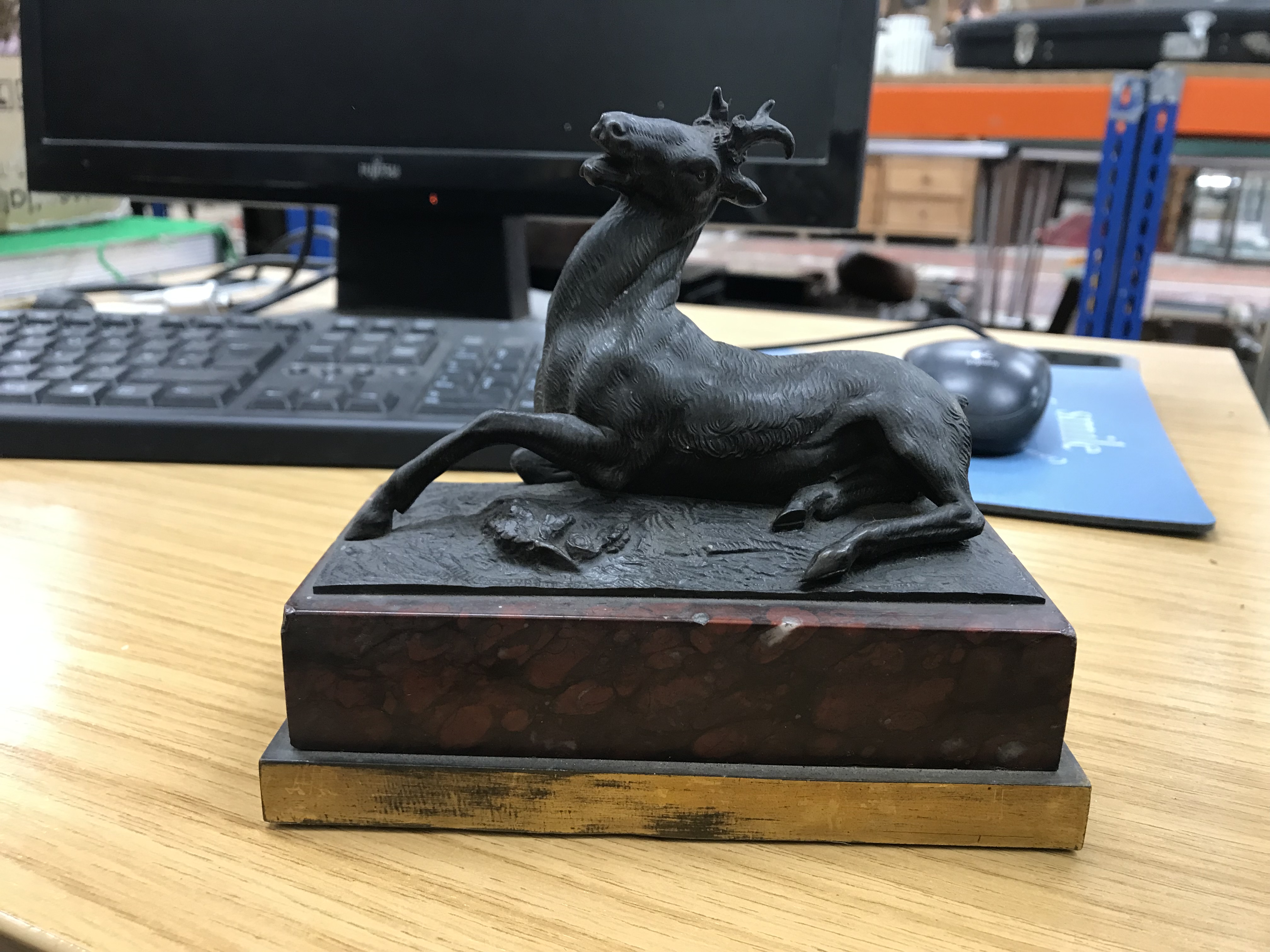 A patinated bronze figure of a recumbent stag on a rosso marble and gilt bronze plinth base, 15. - Image 4 of 30