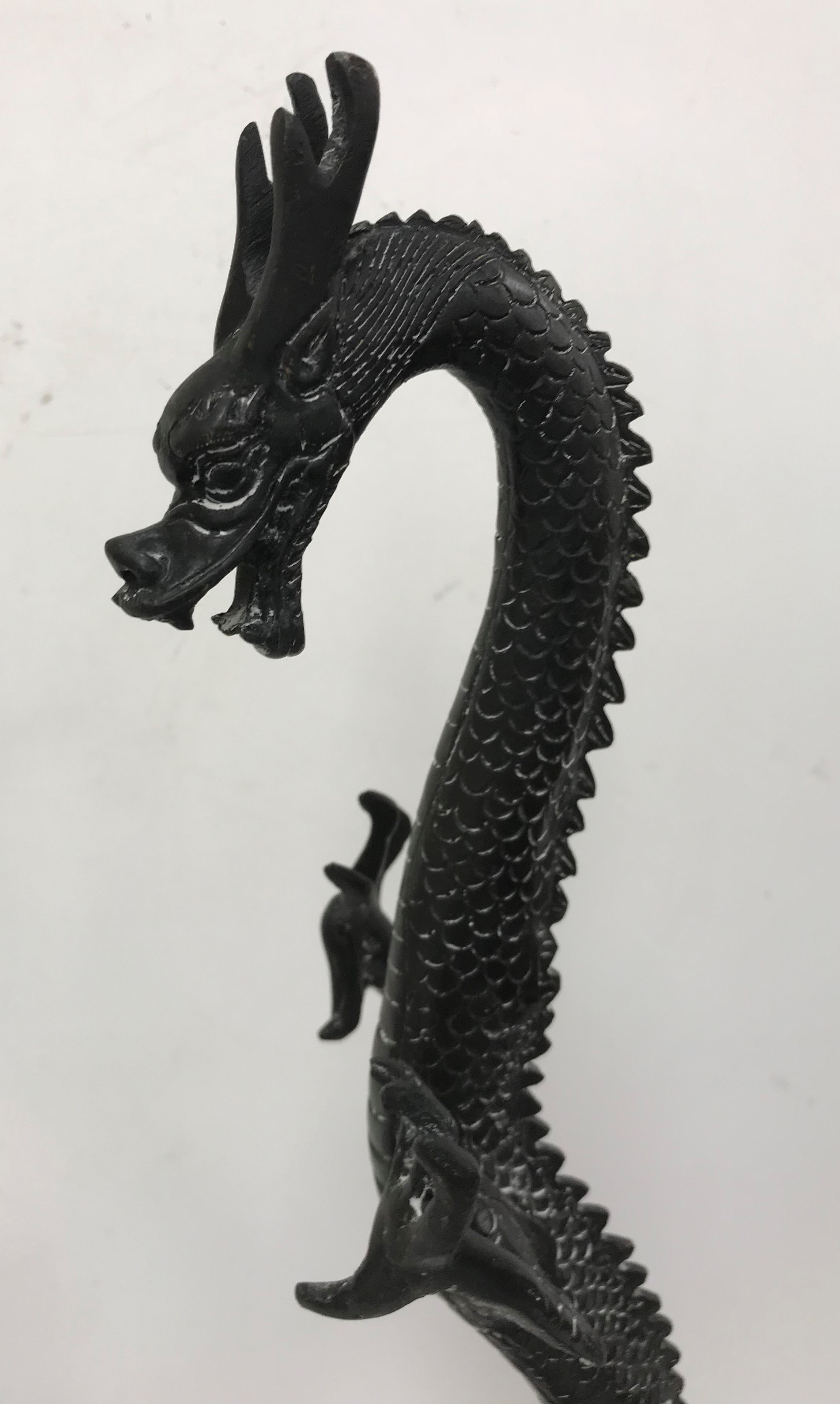 A pair of modern cast bronze dragon models each 41 cm high - Image 2 of 3