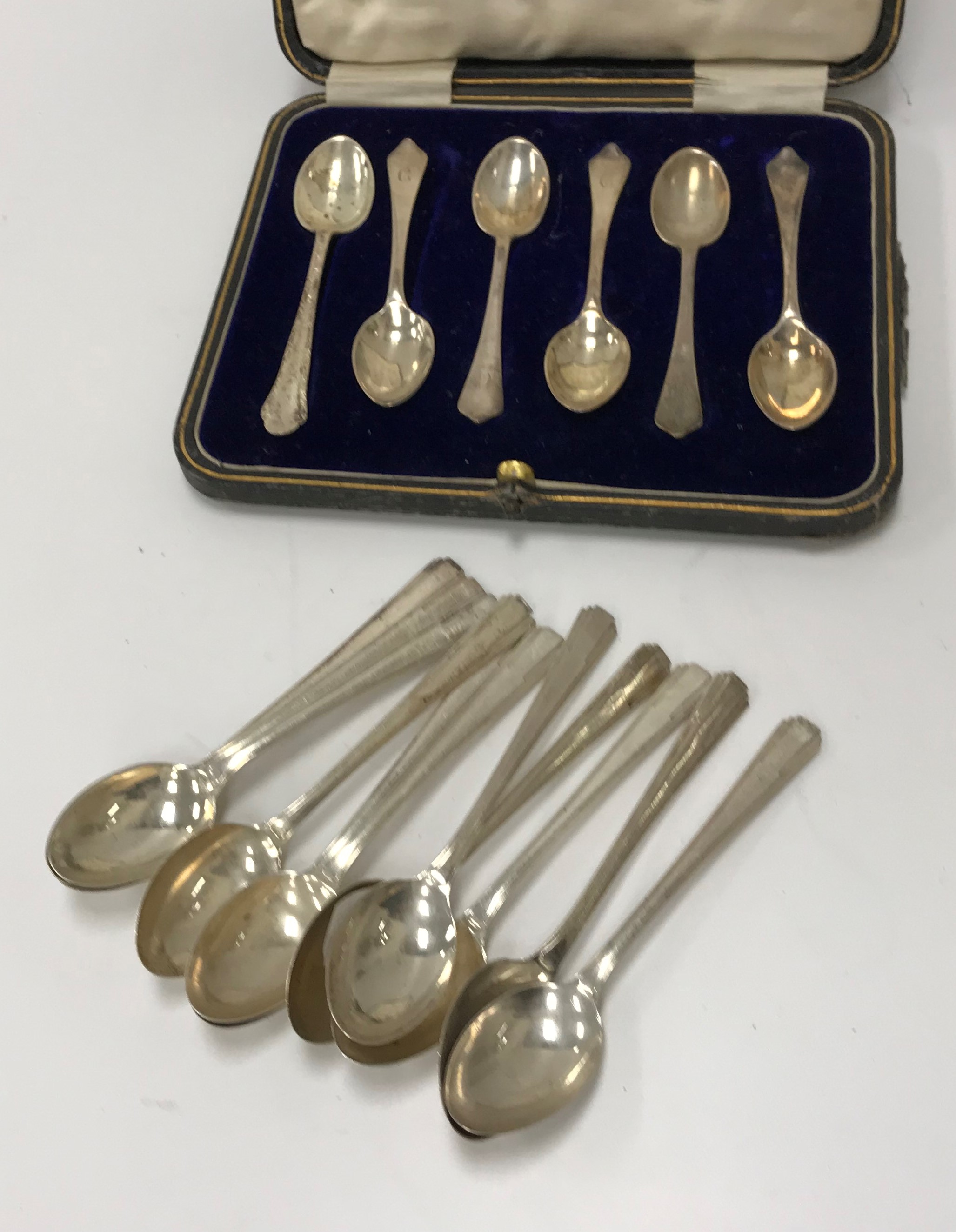 A set of eleven silver teaspoons (by Barker Brothers Silver Ltd, Birmingham 1939),