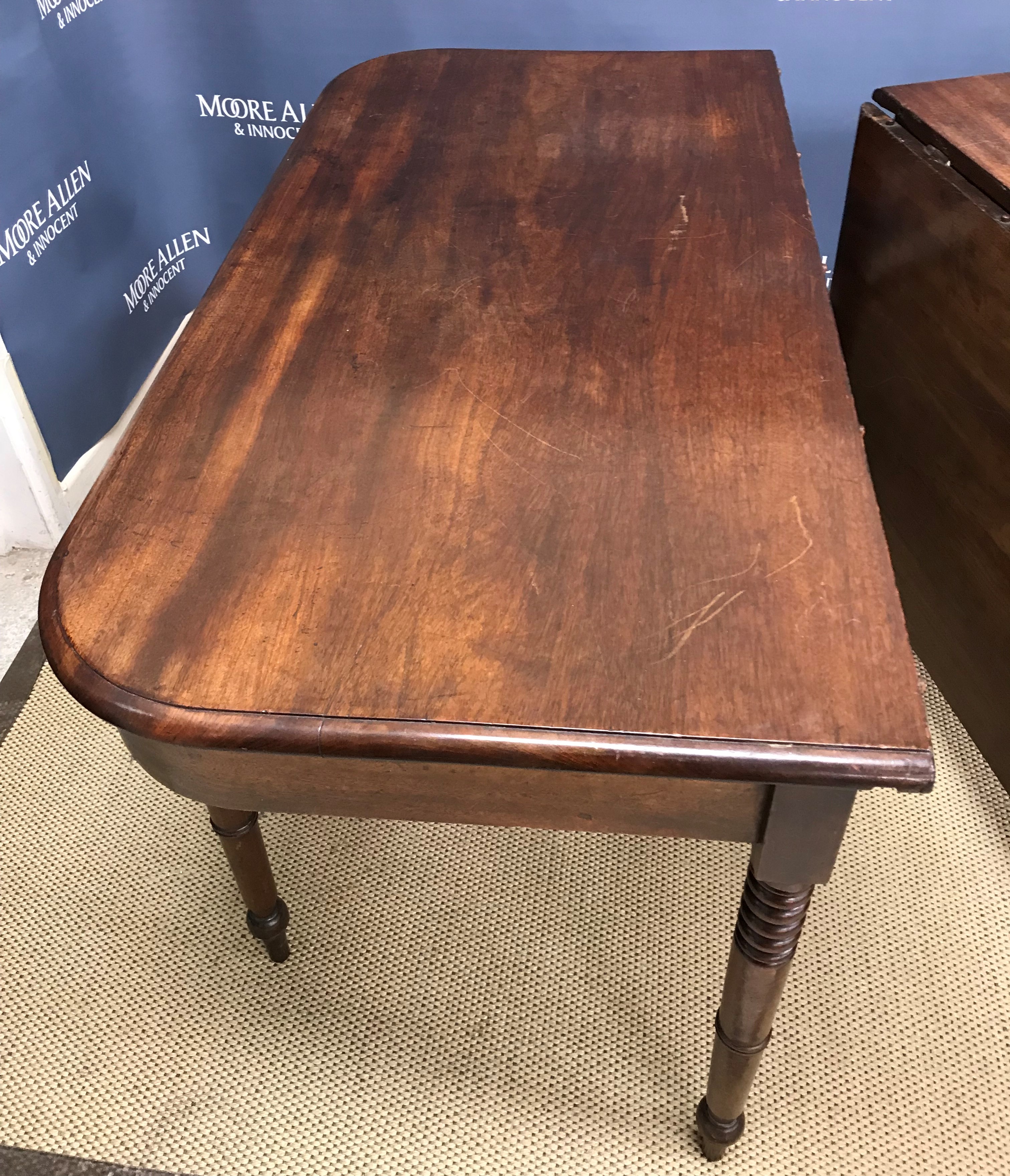An early 19th Century mahogany single drop-leaf extending dining table, - Image 5 of 7