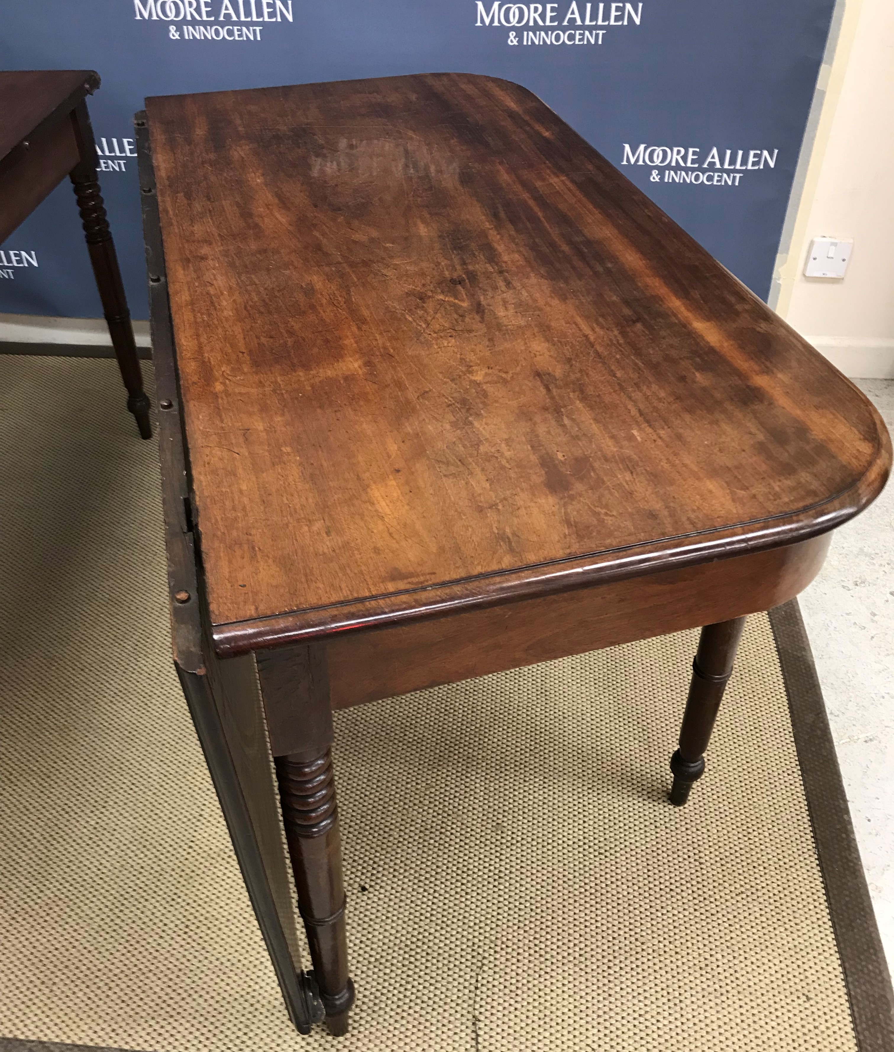 An early 19th Century mahogany single drop-leaf extending dining table, - Image 7 of 7