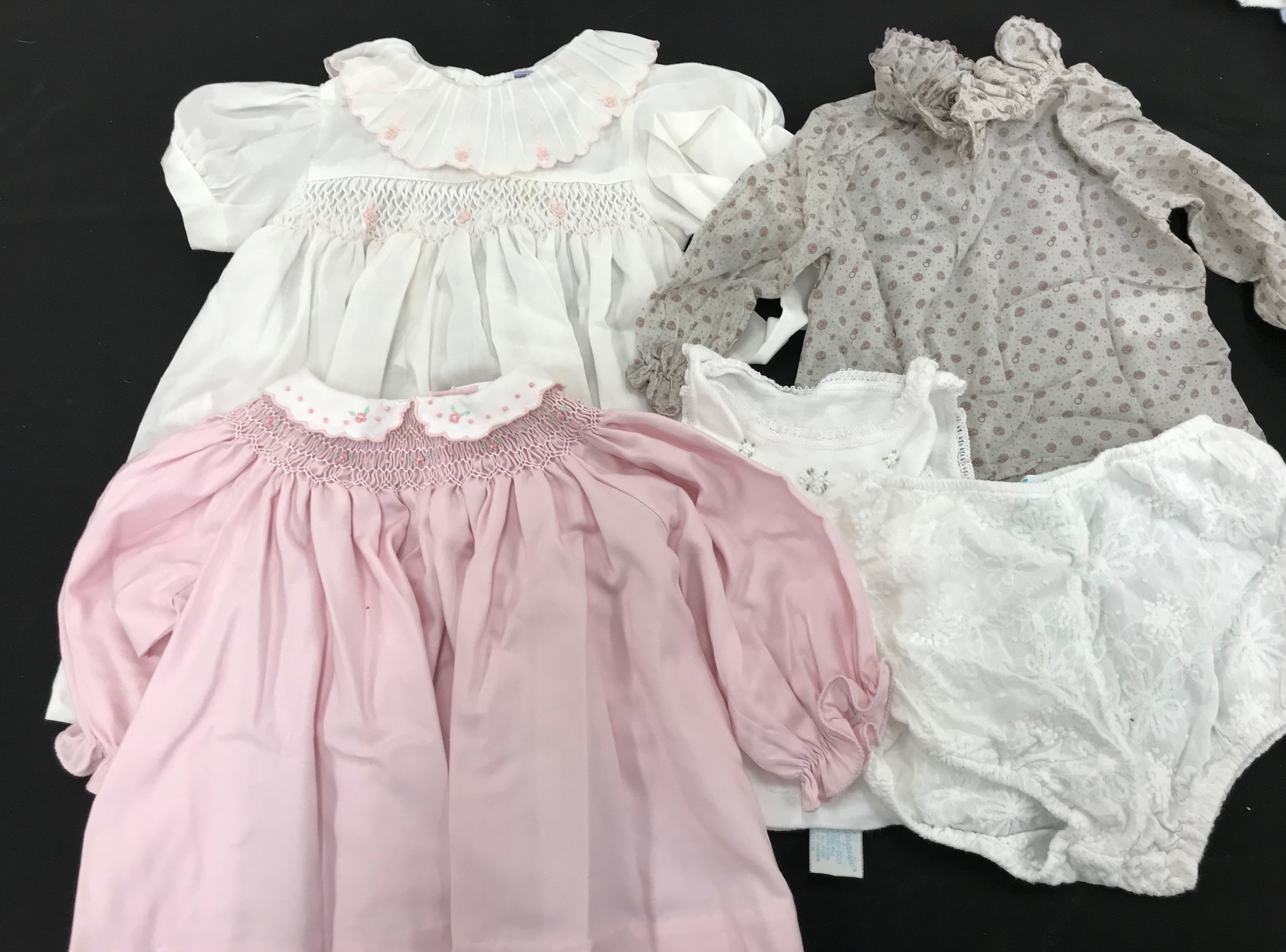 A collection of baby's and childrens' clothes, - Image 8 of 8