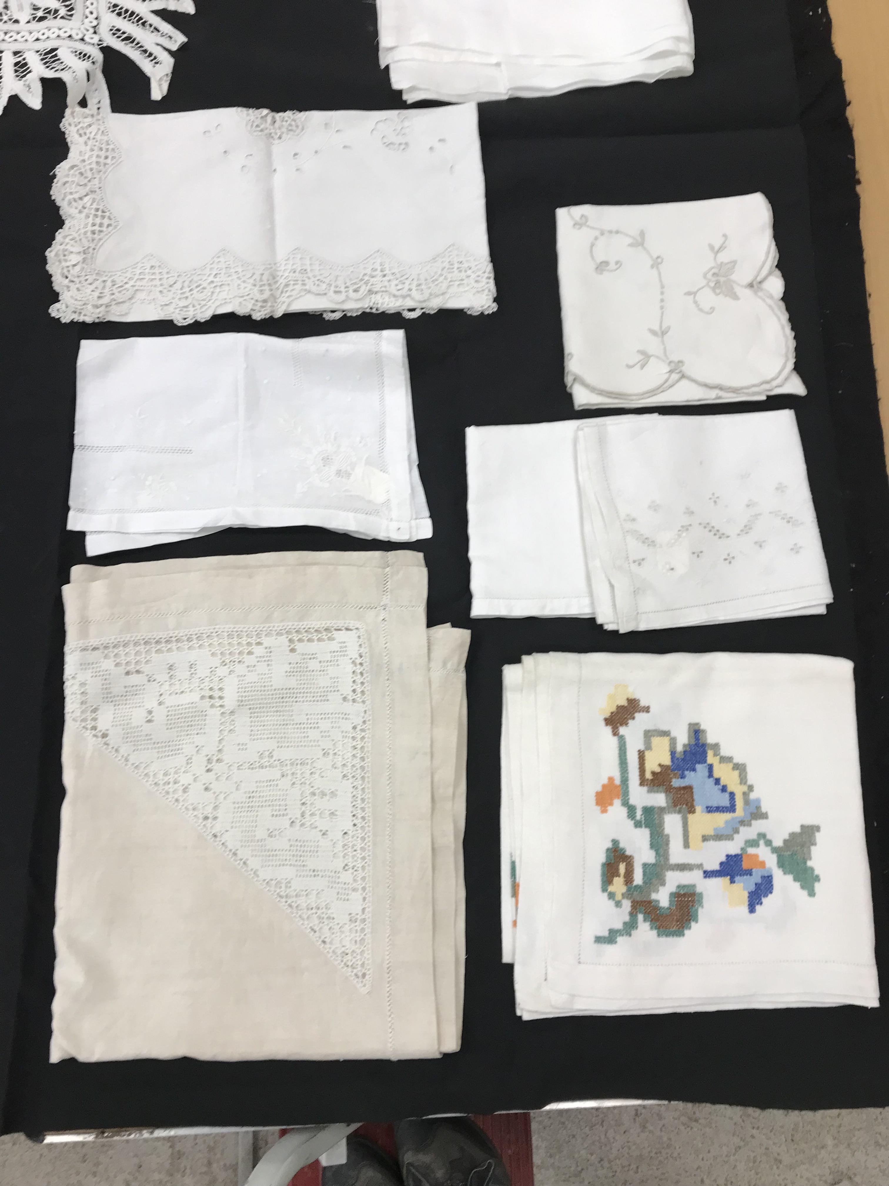 A collection of textiles to include a Chinese silk panel, Norwegian gloves, tablecloths, - Image 4 of 5