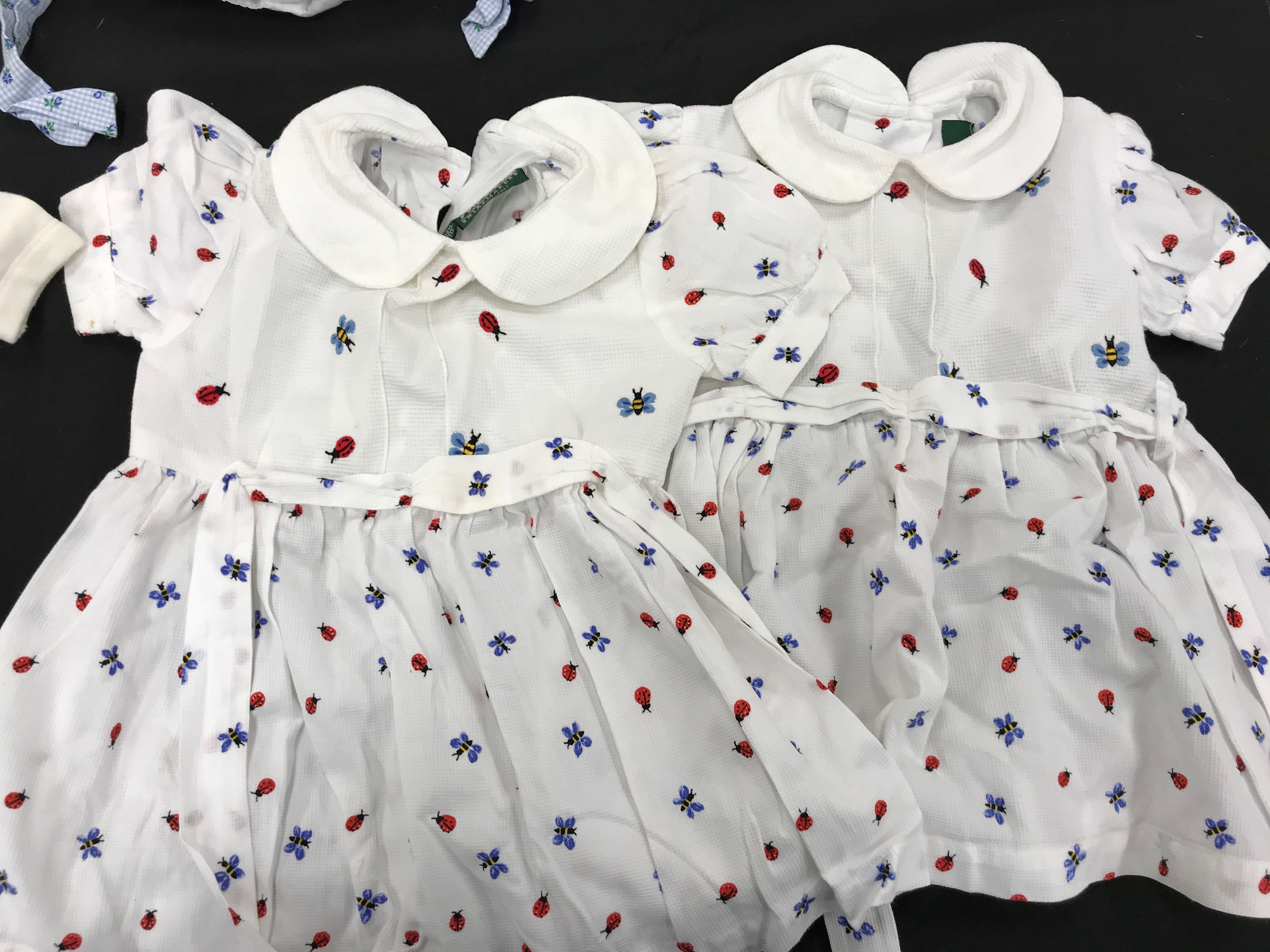 A collection of baby's and childrens' clothes, - Image 7 of 8