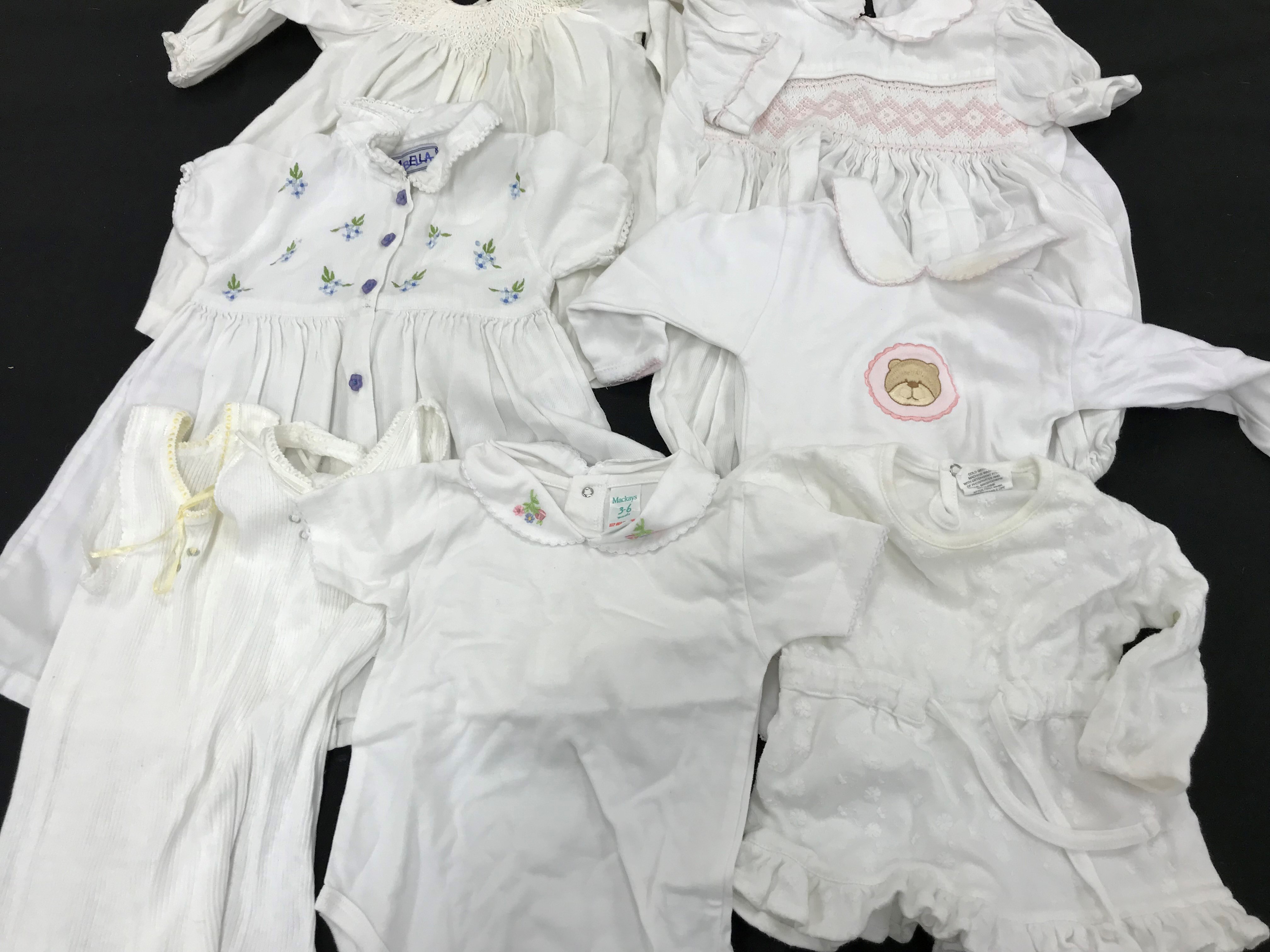 A collection of baby's and childrens' clothes, - Image 2 of 8