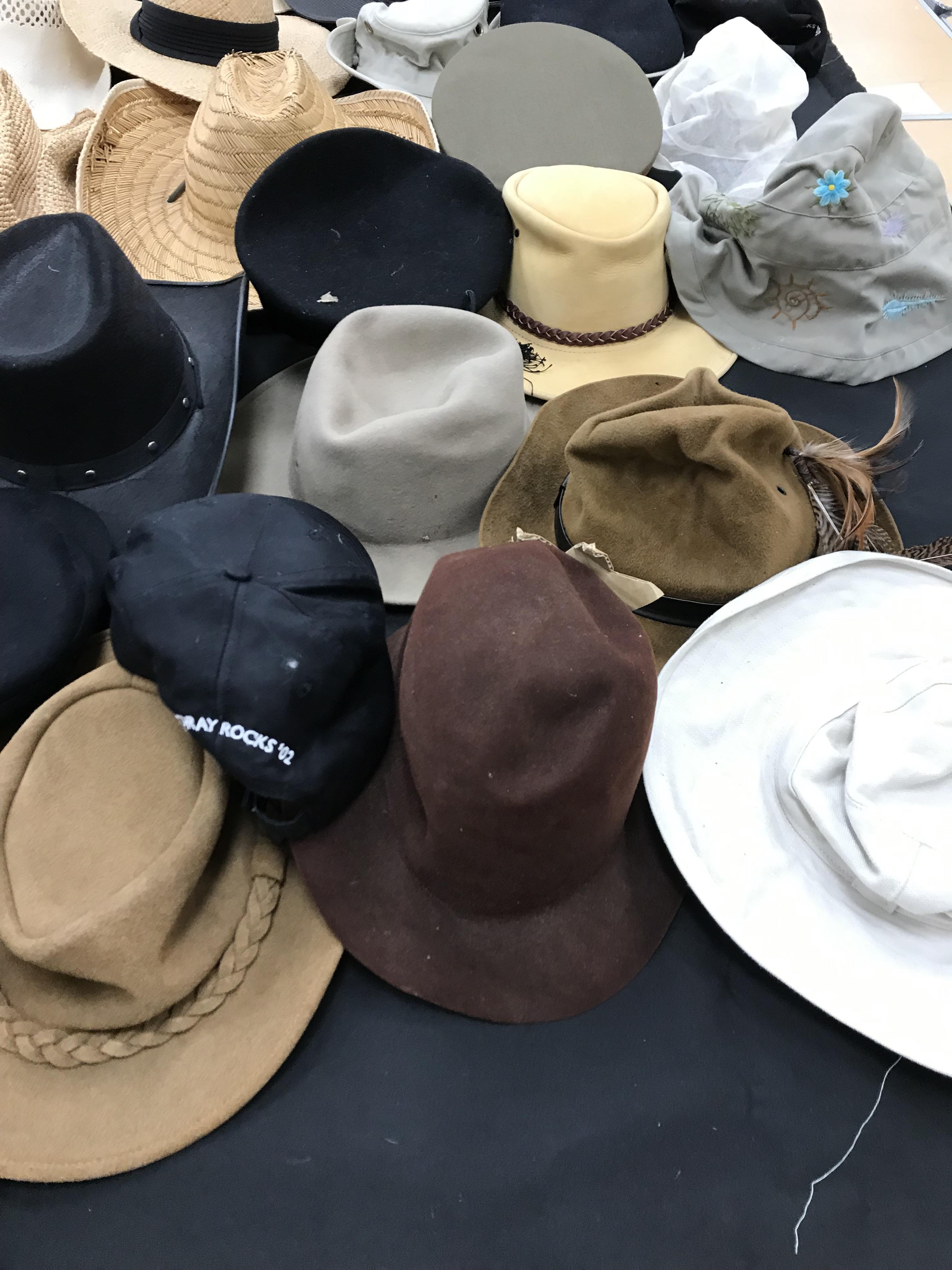 A box containing 37 assorted hats, - Image 6 of 13