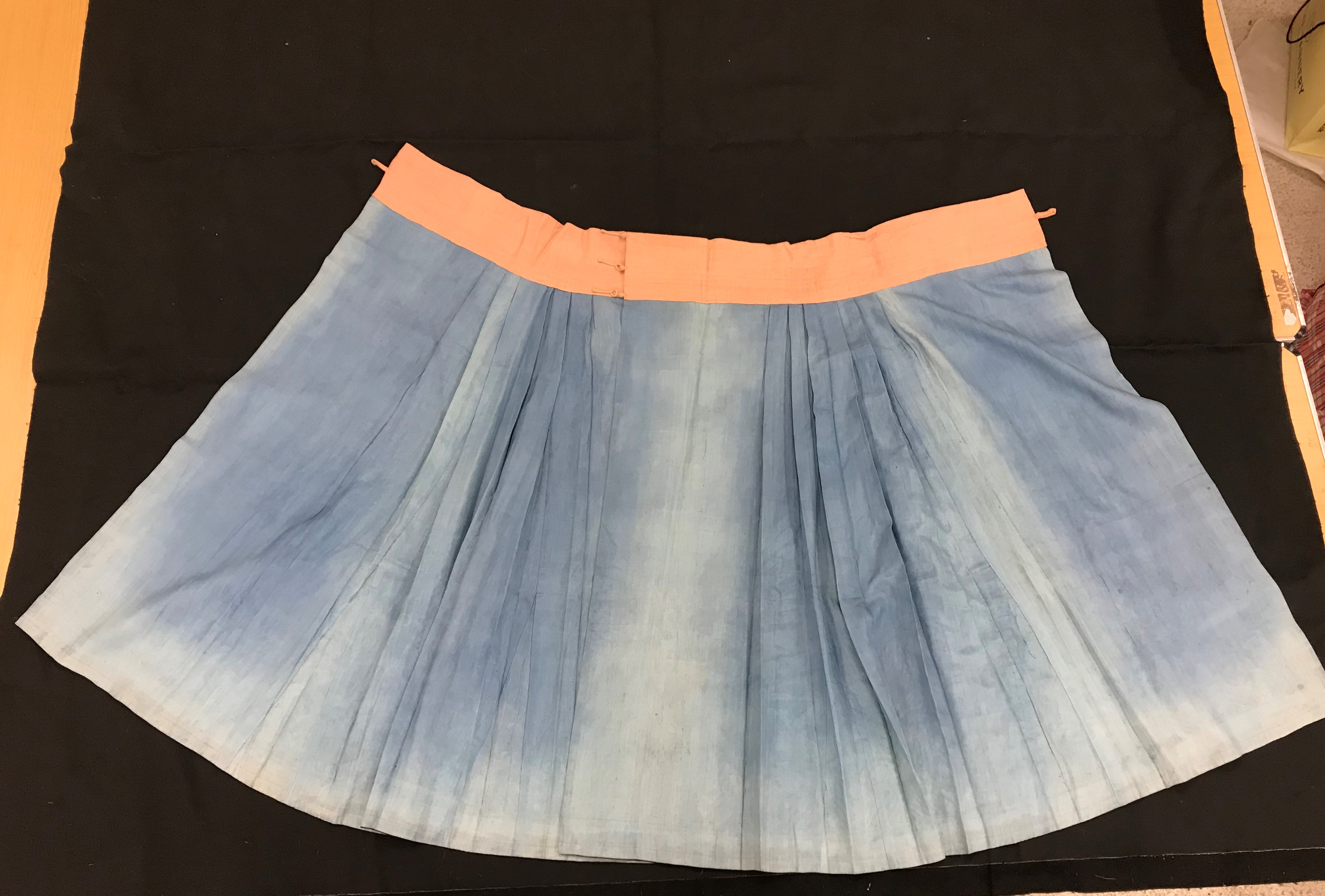 A Chinese teal silk skirt with black borders and a peach waistband, silk panels embroidered in blue, - Image 19 of 69