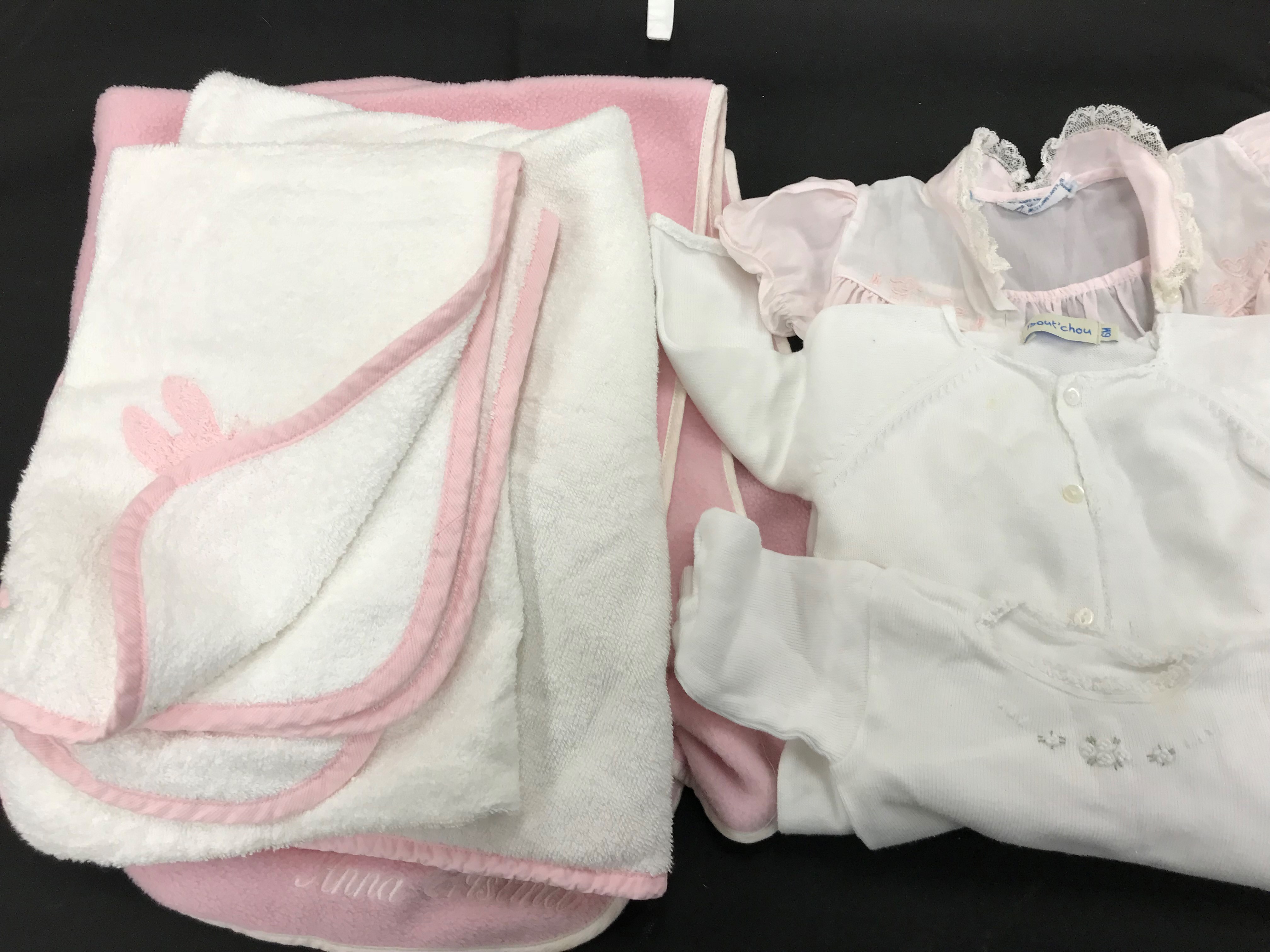 A collection of baby's and childrens' clothes, - Image 4 of 8