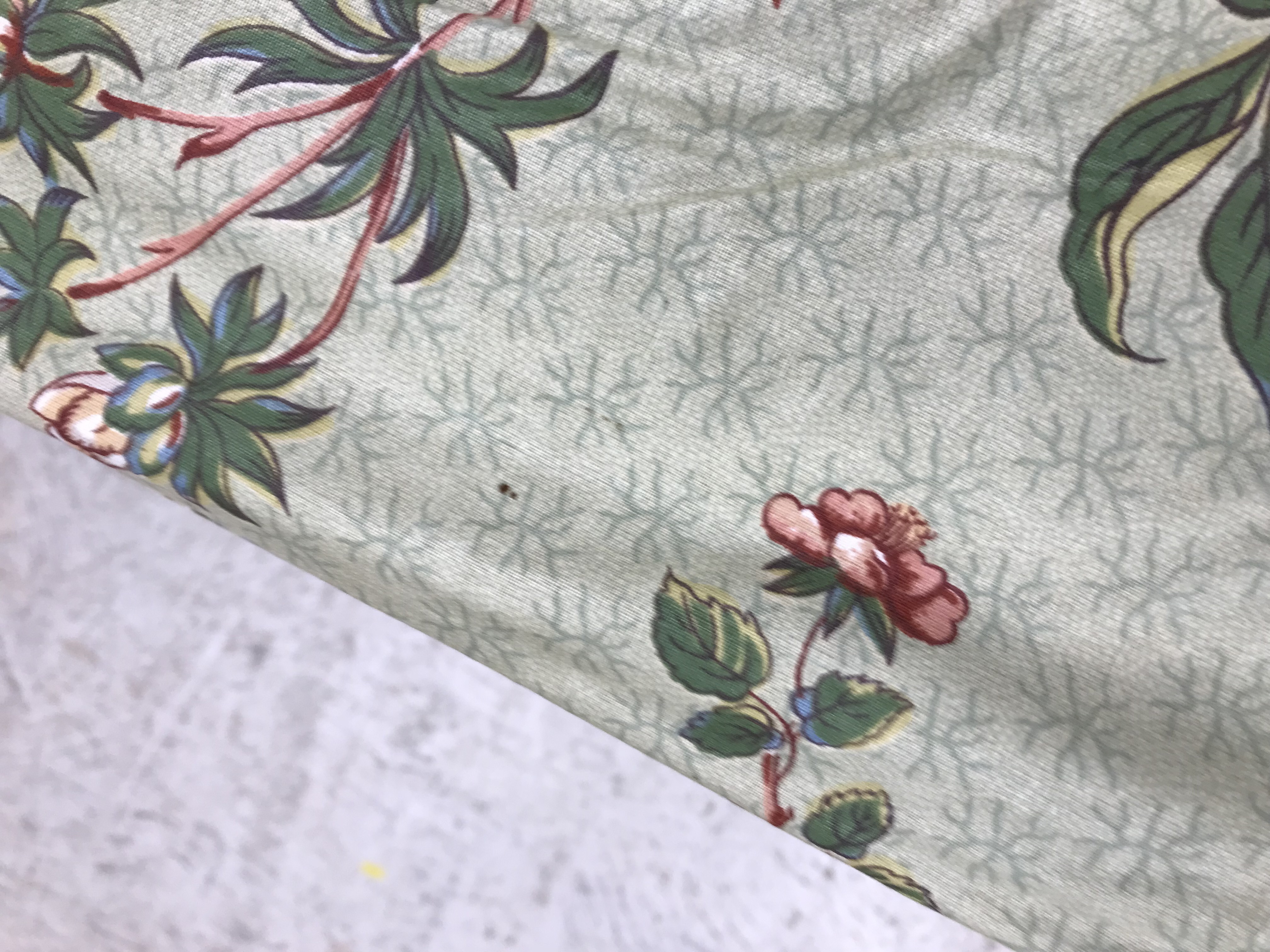 One and a half pairs (ie three curtains total) of glazed cotton interlined "Acis" pattern curtains - Image 11 of 34
