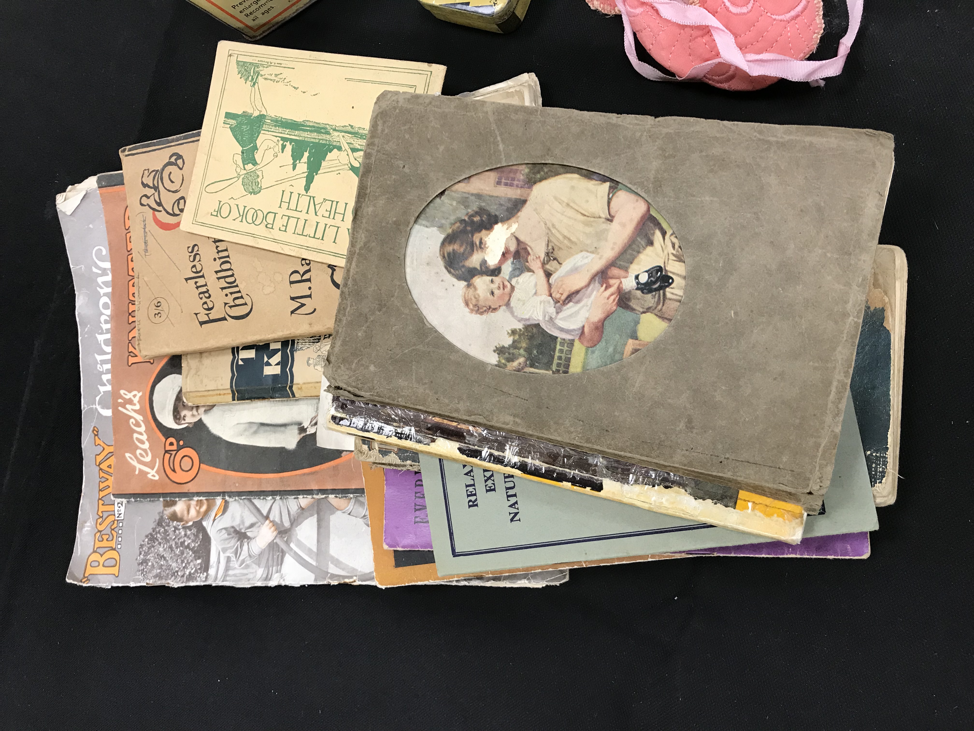 A basket containing a quantity of vintage childrens' clothing to include dresses, bonnets, - Image 11 of 11