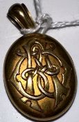 A Victorian yellow metal locket initialled "AC" 12 g,