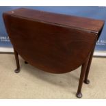 A 19th Century mahogany oval drop leaf d