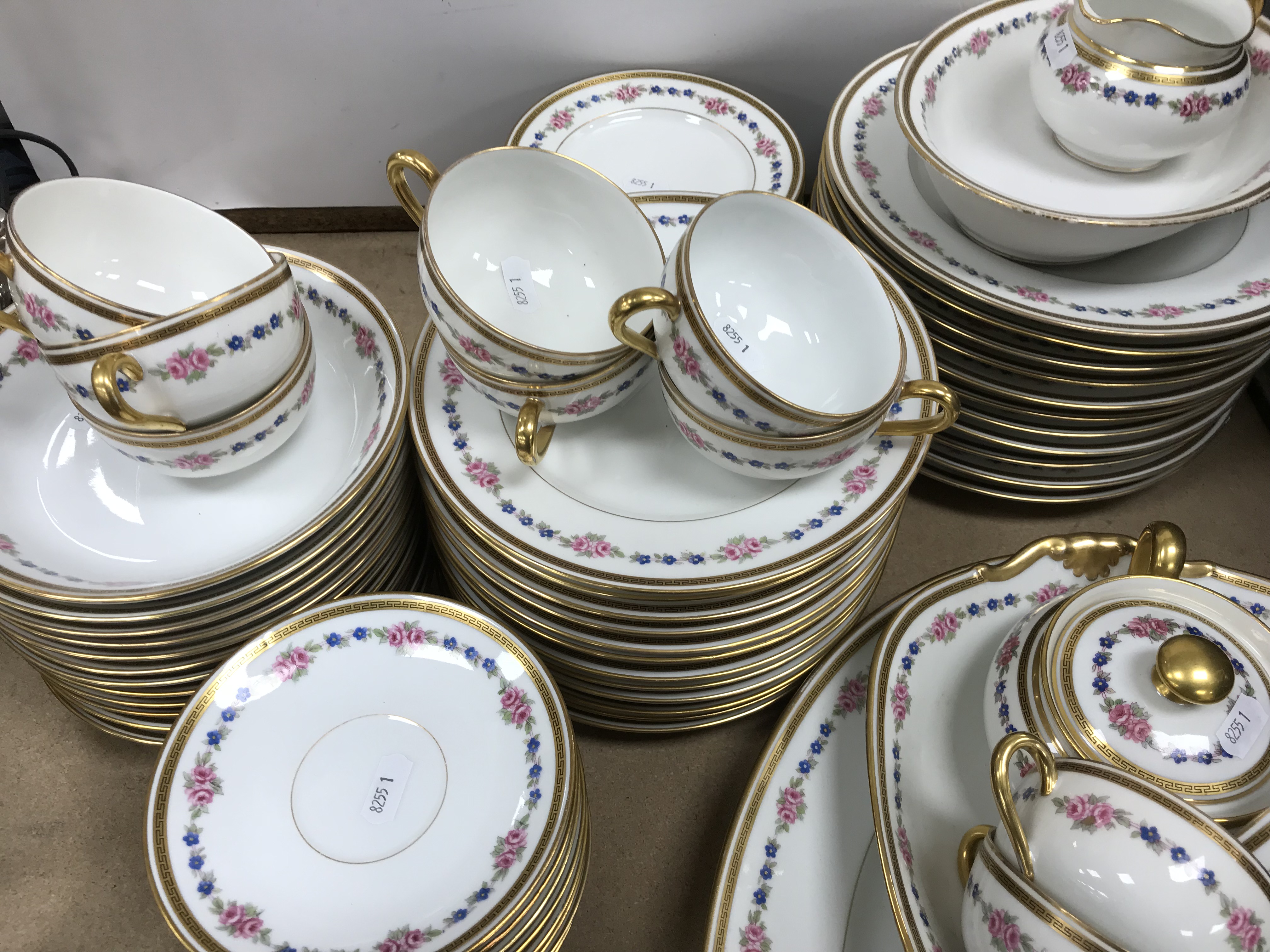 A Limoges porcelain dinner service compr - Image 4 of 4