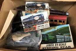 A box of sundry items to include a subsidiary box of O gauge railwayana,