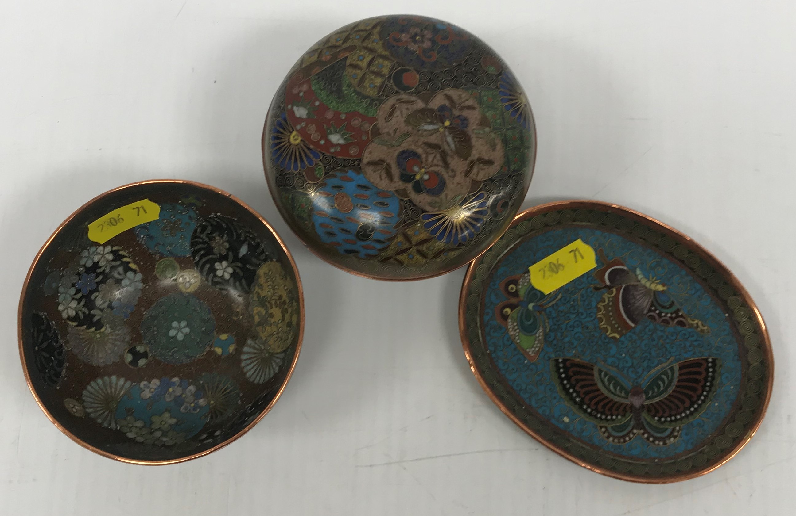 A Chinese cloisonne lidded bowl with floral medallion and butterfly decoration, - Image 2 of 31