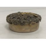 A Stuart Devlin silver and silver gilt circular trinket box,