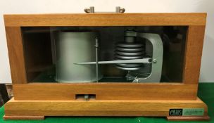 A Carl Zeiss mahogany cased barograph type 205M - 94322418-215 35 cm wide x 17.