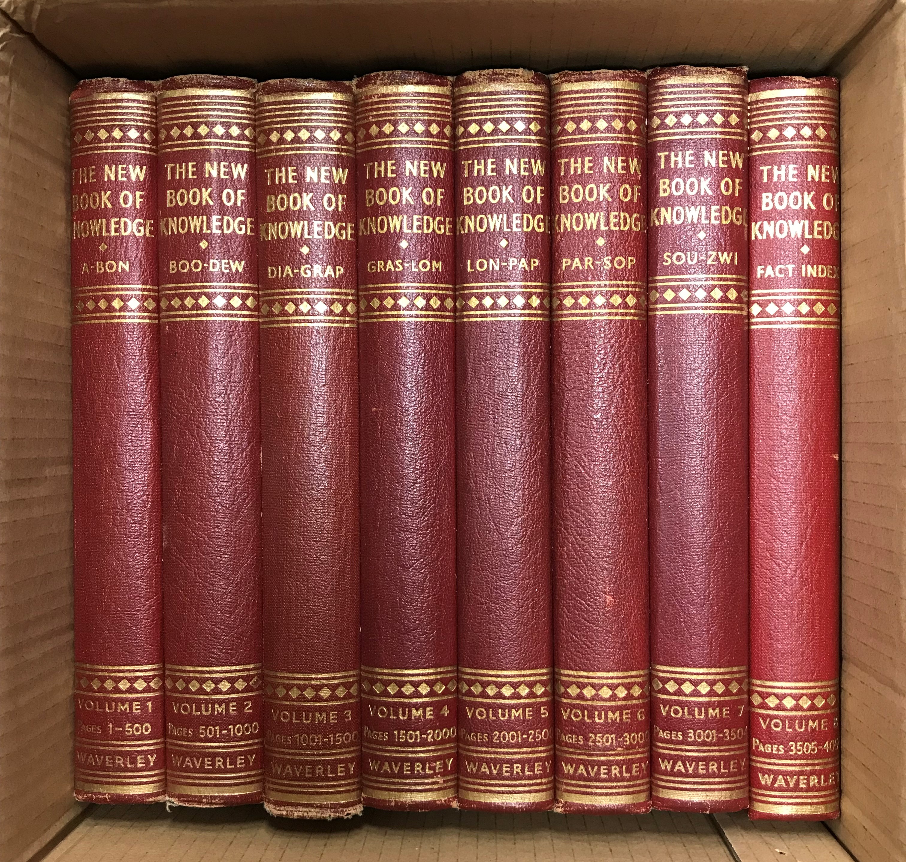 A box containing an Edwardian mahogany cased eight day mantel clock, - Image 2 of 2