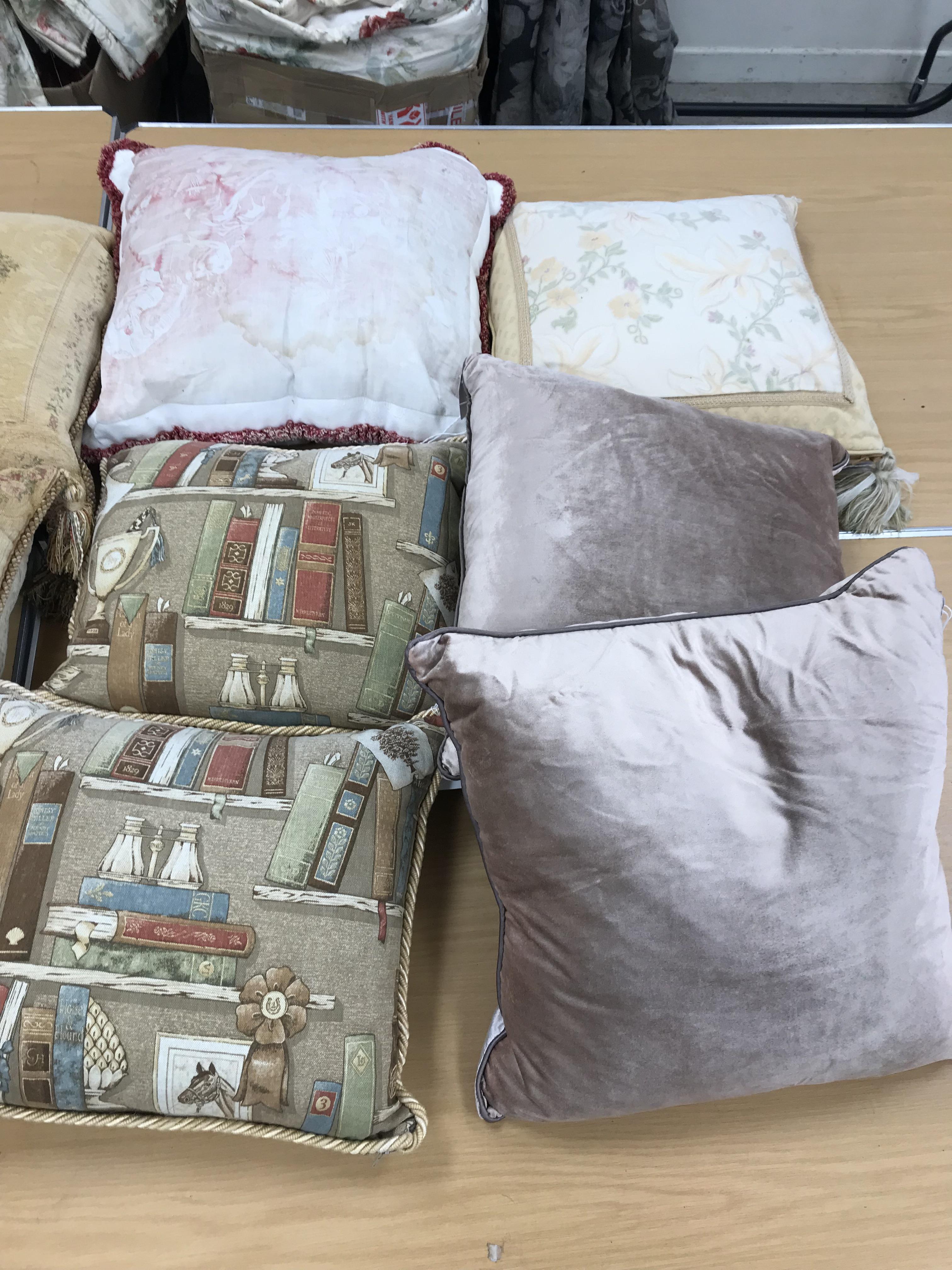 Three boxes of assorted scatter cushions - Image 5 of 5