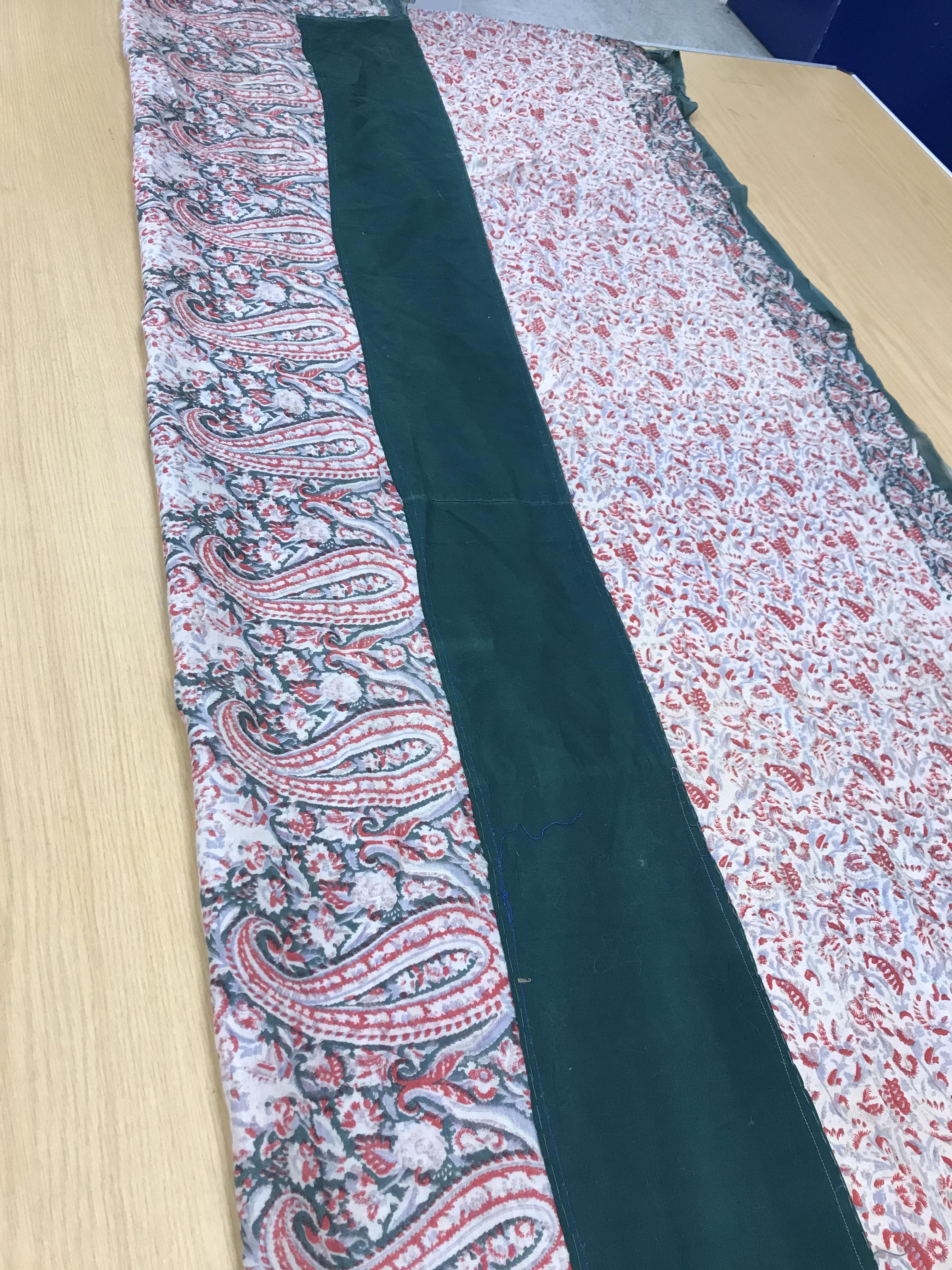 A coral and green sari with paisley design probably cotton lawn 5.4 m x 1. - Image 6 of 15