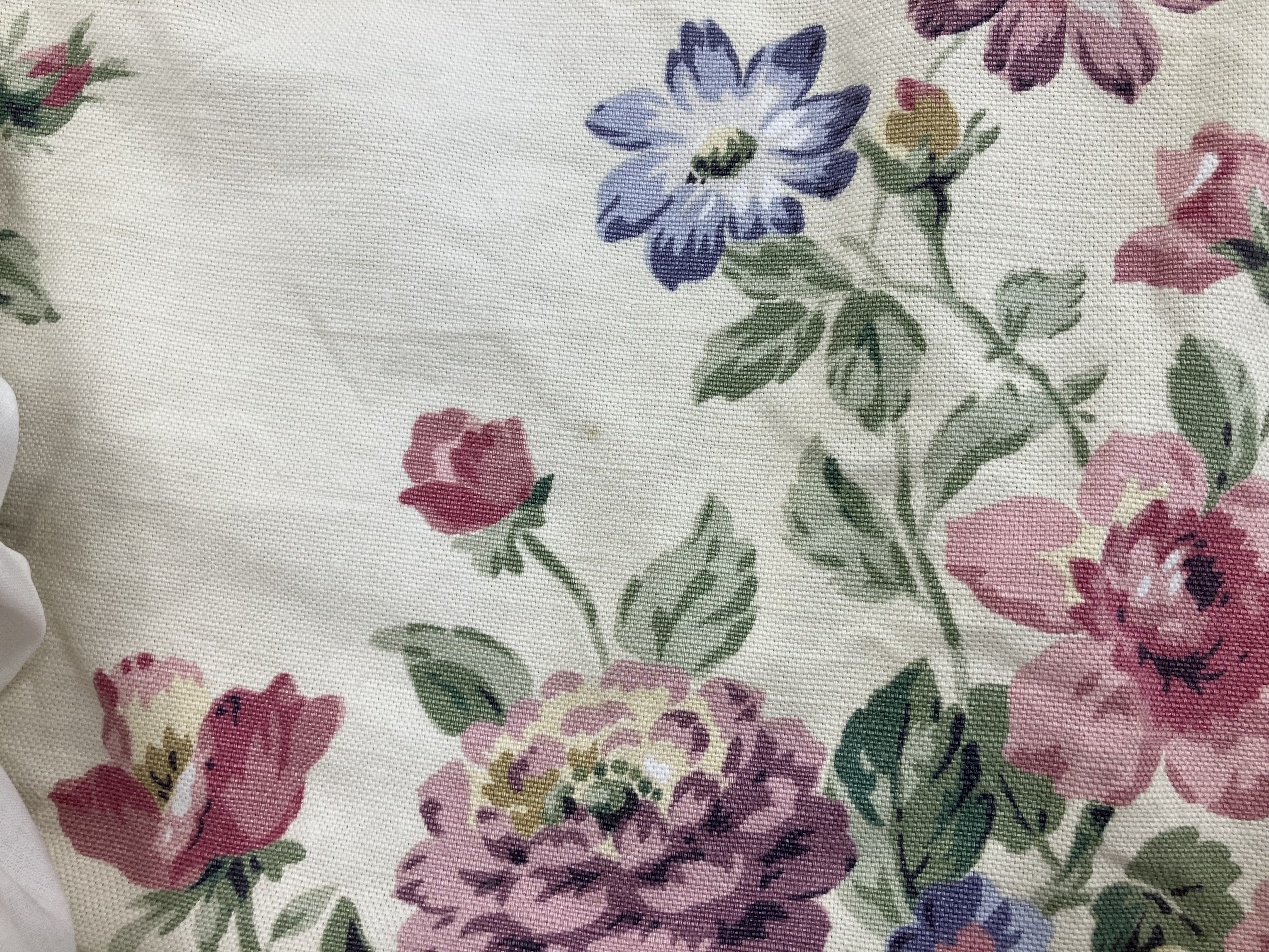 A pair of Laura Ashley floral decorated lined curtains with taped pencil pleat headings 132 cm drop - Image 6 of 25