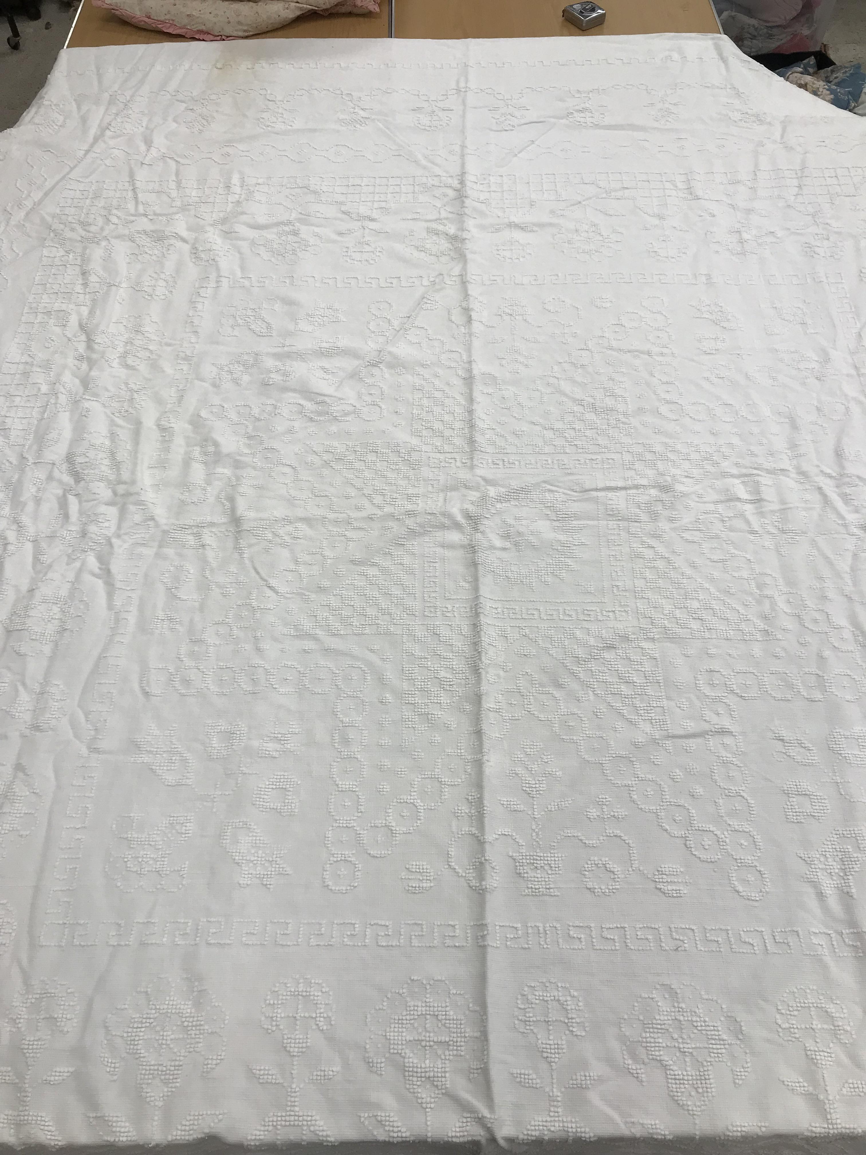 A modern Forever England white Durham style machine-stitched quilt, approx 218 cm x 245 cm, - Image 2 of 35